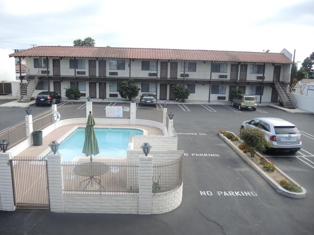 Cozy Inn Costa Mesa Exterior foto